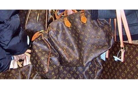 how much does louis vuitton pay commission|louis vuitton sales associate commission.